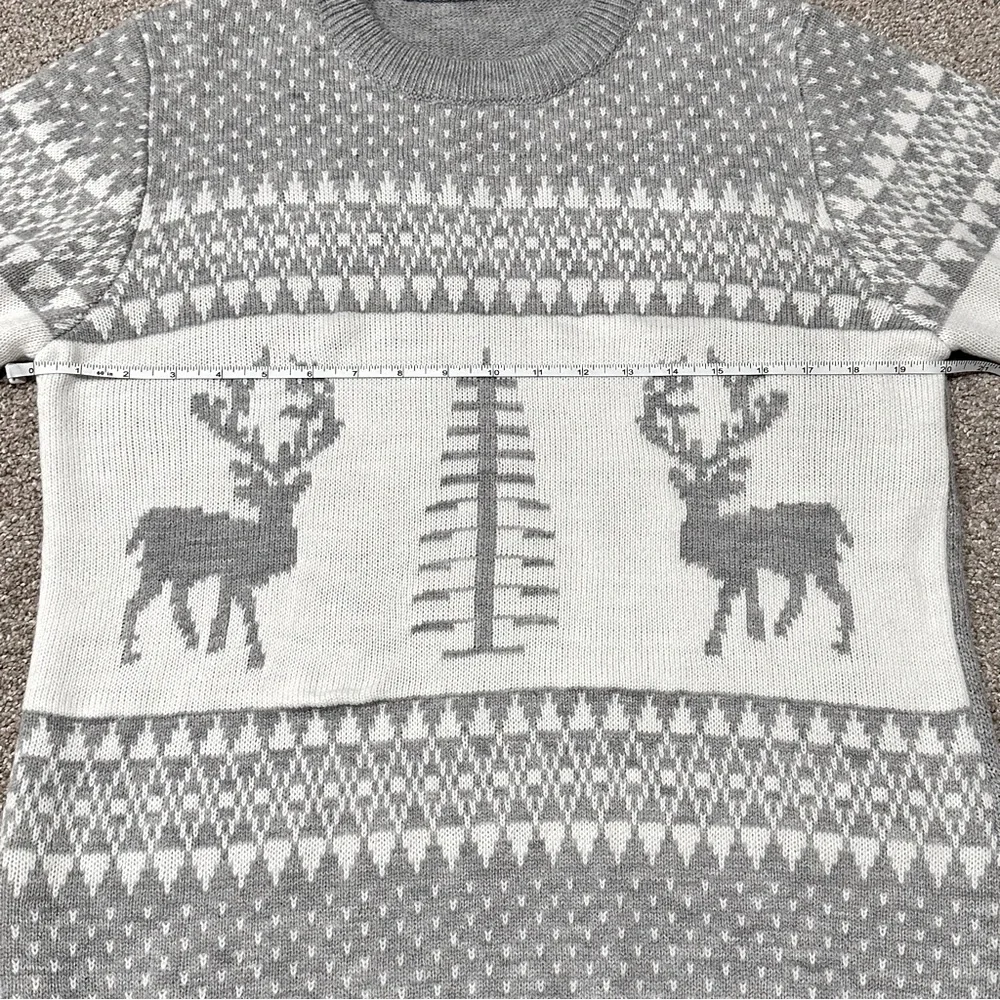 NWOT Women’s Reindeer Winter Holiday Sweater